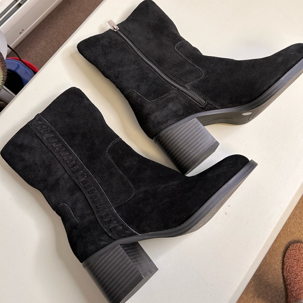 Vince Camuto Zelcinna Water-Repellent Mid-Shaft Suede Black Boots Women’s 6.5